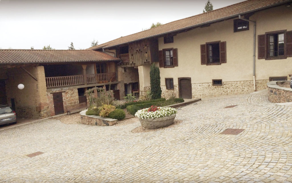 cour-de-la-ferme-seigne-panissieres